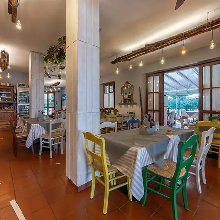 Le Palafitte بيت ضيافة باردولينو